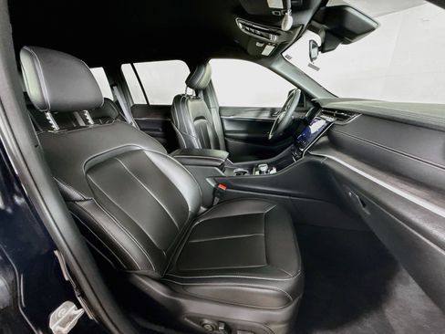 Used 2025 Jeep Grand Cherokee Limited RWD image 35
