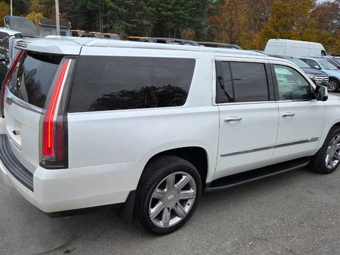 Used 2016 Cadillac Escalade ESV Premium image 12