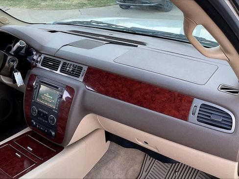 Used 2011 Chevrolet Tahoe LTZ image 18