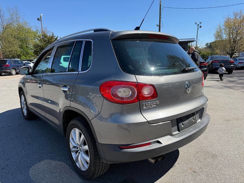Used 2011 Volkswagen Tiguan SE image 4