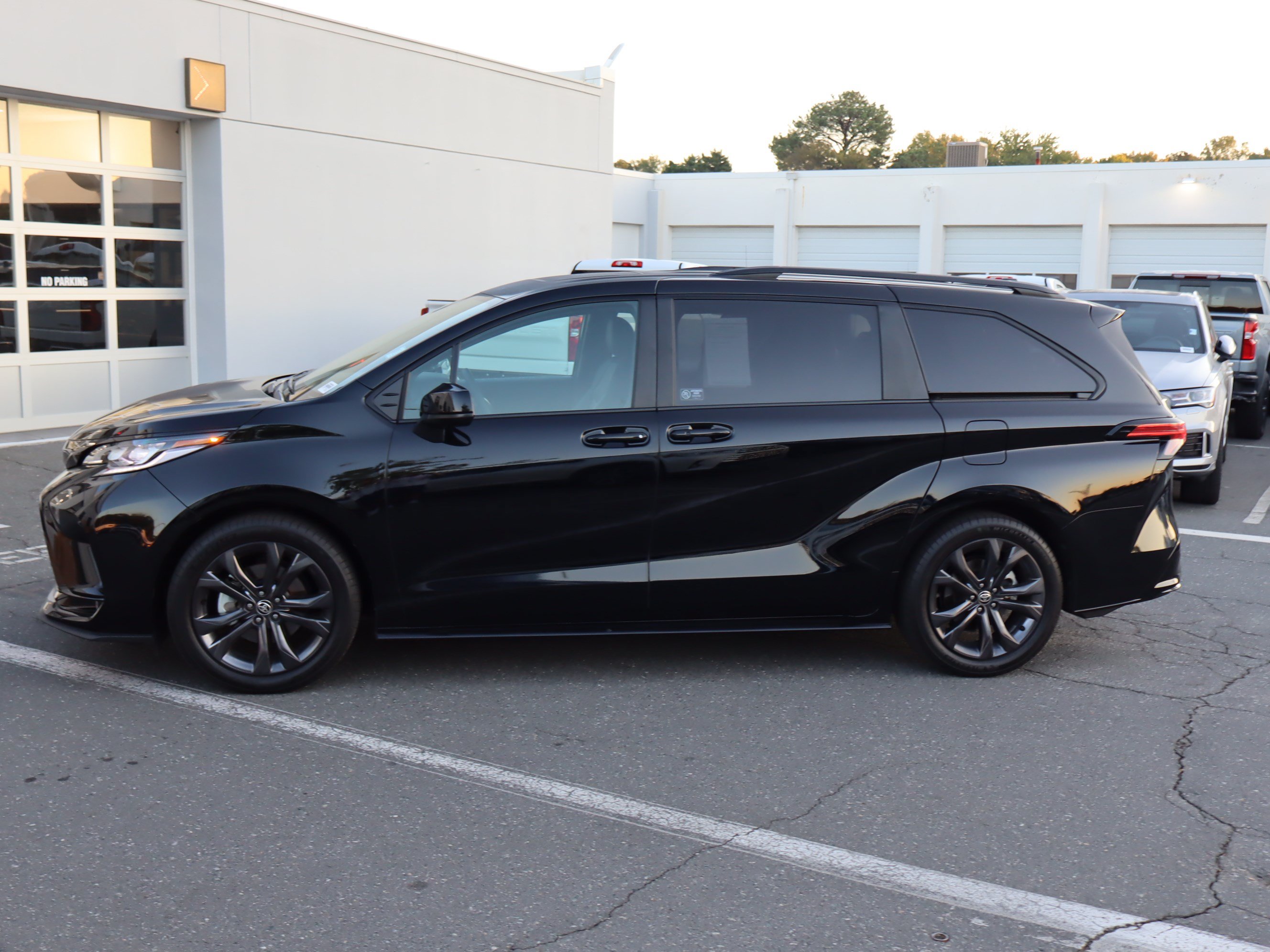 Used 2026 Toyota Sienna XSE FWD image 7