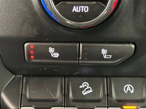 Used 2020 Chevrolet Silverado 1500 RST image 30