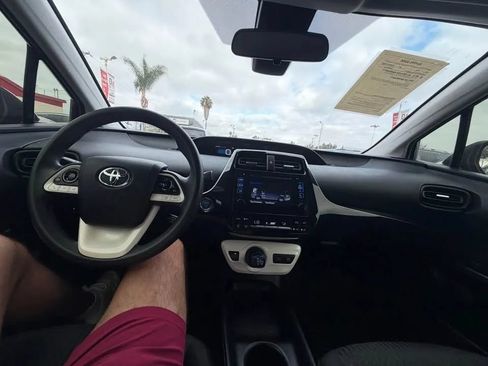 Used 2018 Toyota Prius One FWD image 6