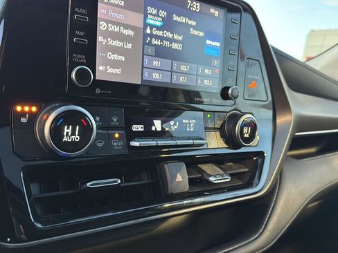 Used 2021 Toyota Highlander XLE image 22