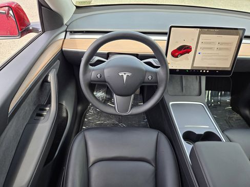 Used 2024 Tesla Model Y Long Range AWD/4WD image 13