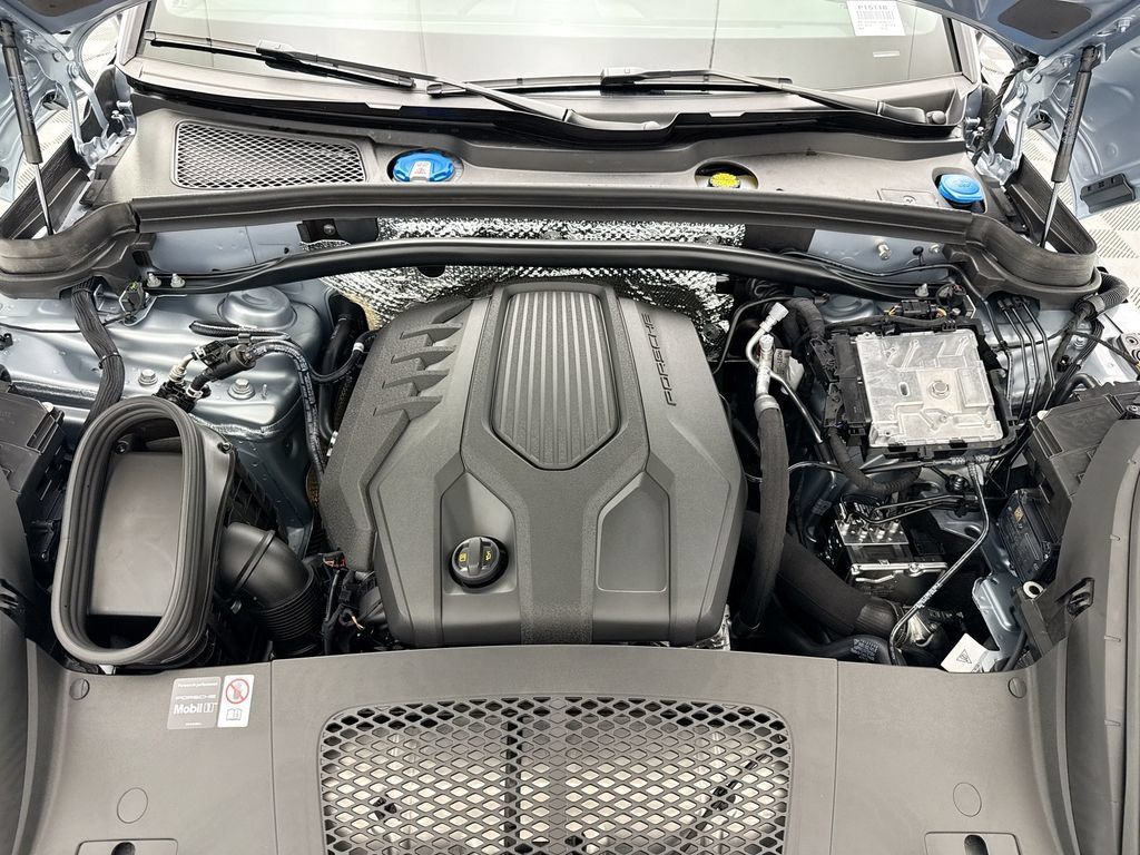 Used 2026 Porsche Macan AWD/4WD image 30