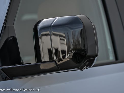 Used 2023 Land Rover Defender 130 SE image 13