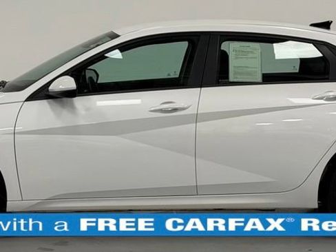 Certified 2023 Hyundai Elantra SE FWD image 2