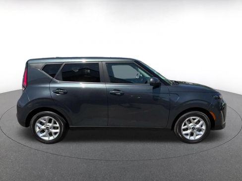 Used 2025 Kia Soul LX w/ LX Technology Package FWD image 13