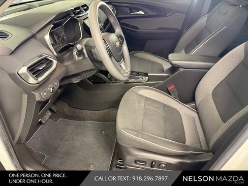 Used 2022 Chevrolet TrailBlazer LT w/ Convenience Package FWD image 17