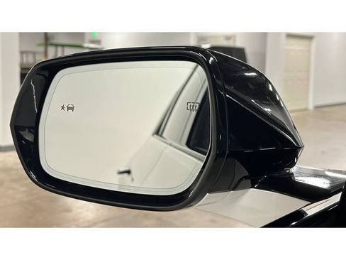 Used 2024 Cadillac Lyriq Luxury RWD image 32