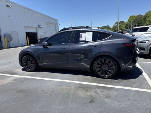 Used 2025 Tesla Model Y Performance AWD/4WD image 9