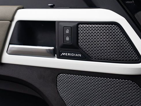 Used 2020 Land Rover Defender 110 SE AWD/4WD image 19