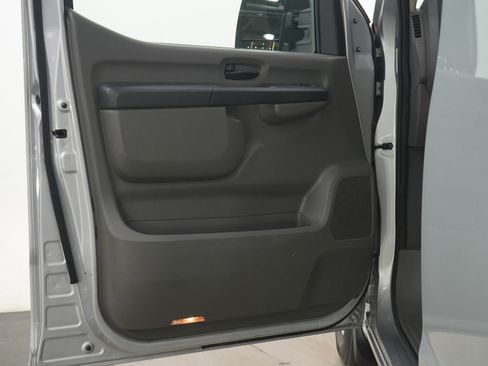 Used 2018 Nissan NV 3500 SL image 18
