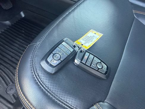 Used 2025 Ford Expedition Tremor AWD/4WD image 32
