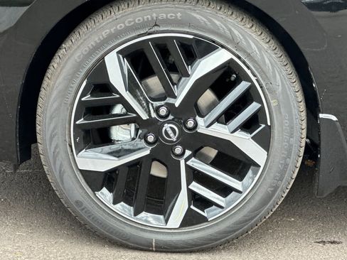 New 2025 Nissan Versa SR w/ Trunk Package image 23