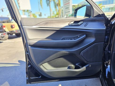 New 2025 Jeep Grand Cherokee Limited w/ Luxury Tech Group II image 20