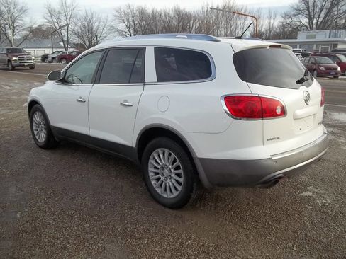 Used 2010 Buick Enclave CXL image 5