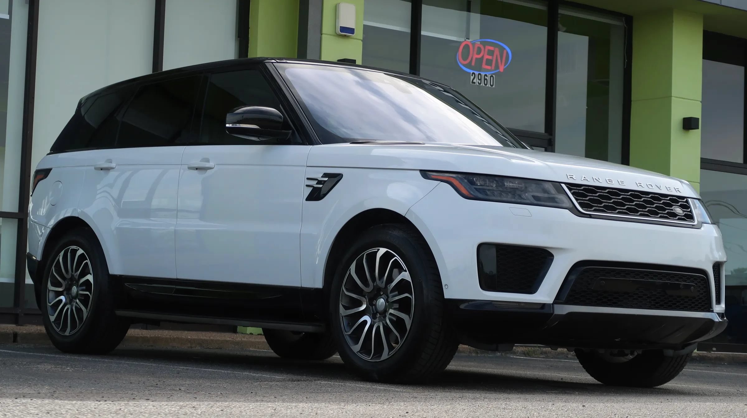 Used 2018 Land Rover Range Rover Sport HSE AWD/4WD image 6