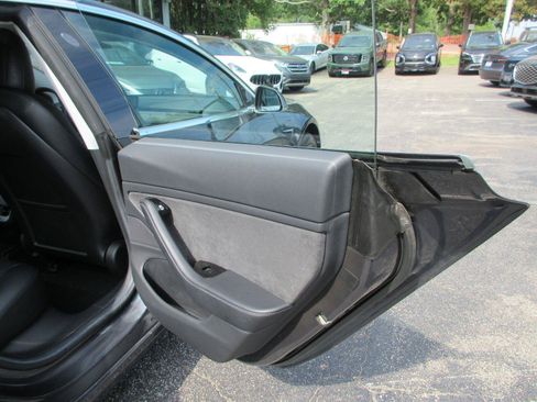 Used 2018 Tesla Model 3 Long Range RWD image 17