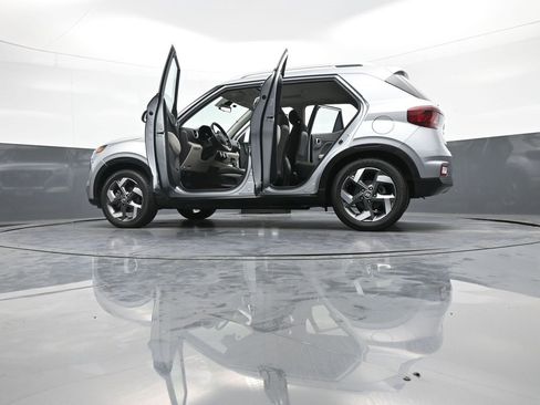 Certified 2021 Hyundai Venue SEL w/ Premium Package image 49