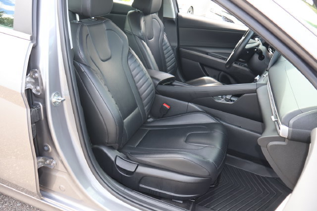 Used 2024 Hyundai Elantra Limited FWD image 18