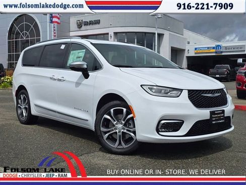 New 2026 Chrysler Pacifica Pinnacle image 1
