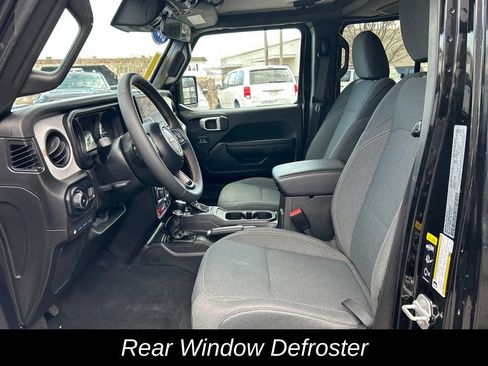 Used 2024 Jeep Wrangler Unlimited image 15