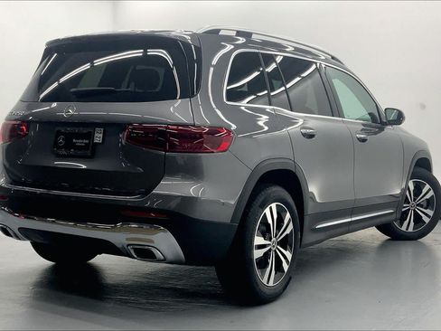Used 2026 Mercedes-Benz GLB 250 image 2