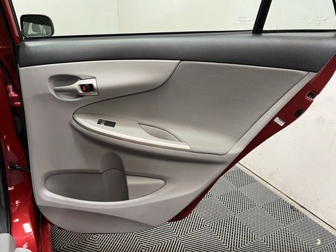 Used 2013 Toyota Corolla LE image 18