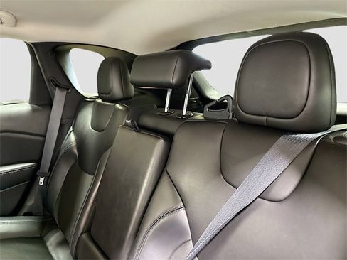 Used 2019 Jeep Cherokee Latitude Plus w/ Cold Weather Group image 24