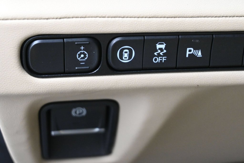 Used 2023 Acura MDX w/ Technology Package FWD image 7