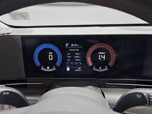 Used 2025 Hyundai Kona SEL FWD image 7
