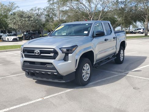 Used 2025 Toyota Tacoma SR image 7