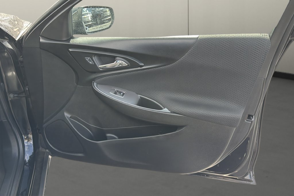 Used 2024 Chevrolet Malibu LT FWD image 17