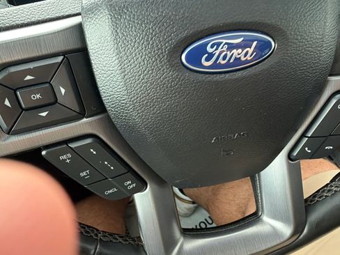 Used 2019 Ford Expedition Platinum AWD/4WD image 17