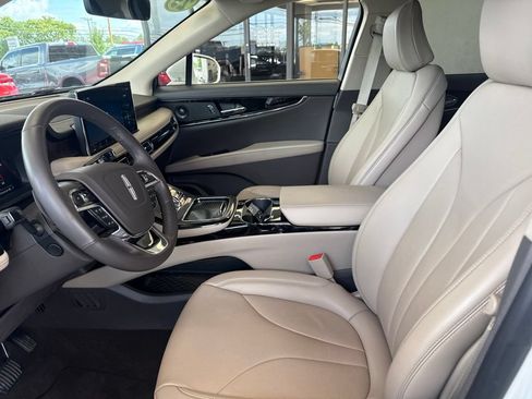 Certified 2023 Lincoln Nautilus Reserve w/ Luxury Package AWD/4WD image 11