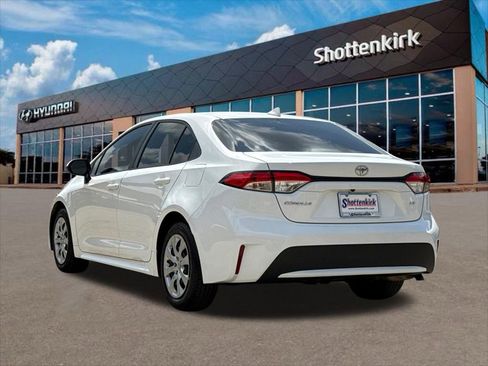 Used 2021 Toyota Corolla LE image 8