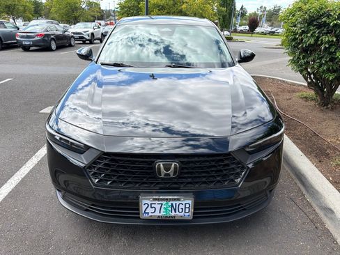 Used 2023 Honda Accord Sport image 2
