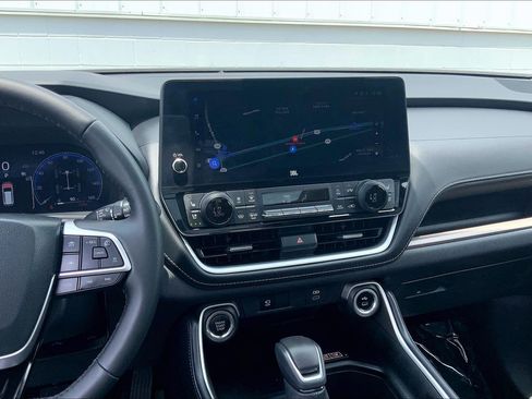Used 2025 Toyota Grand Highlander AWD image 7