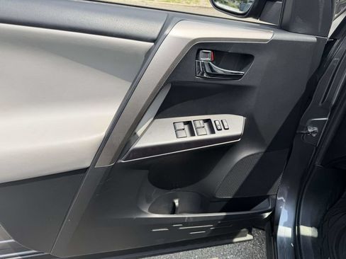 Used 2018 Toyota RAV4 XLE FWD image 25
