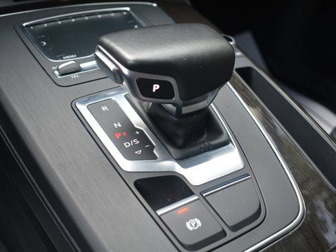 Used 2020 Audi Q5 e Premium w/ Convenience Package AWD/4WD image 21