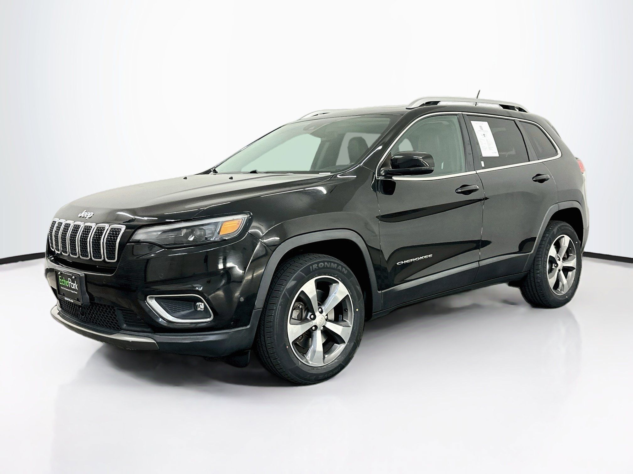 Used 2019 Jeep Cherokee Limited w/ Technology Group AWD/4WD image 3