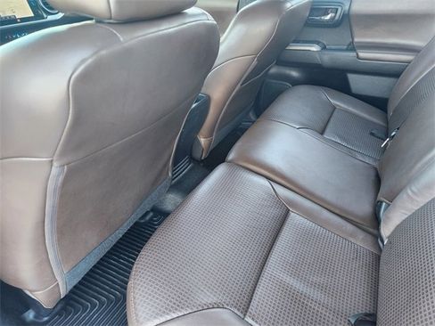 Used 2018 Toyota Tacoma Limited image 32