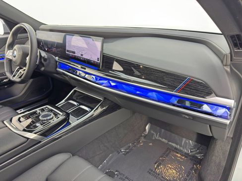 Used 2024 BMW 760i xDrive w/ Premium Package 2 image 15