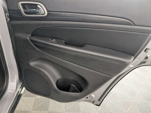 Used 2020 Jeep Grand Cherokee Laredo RWD image 29