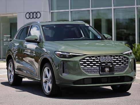 Certified 2025 Audi Q5 Premium Plus w/ Premium Plus AWD/4WD image 2