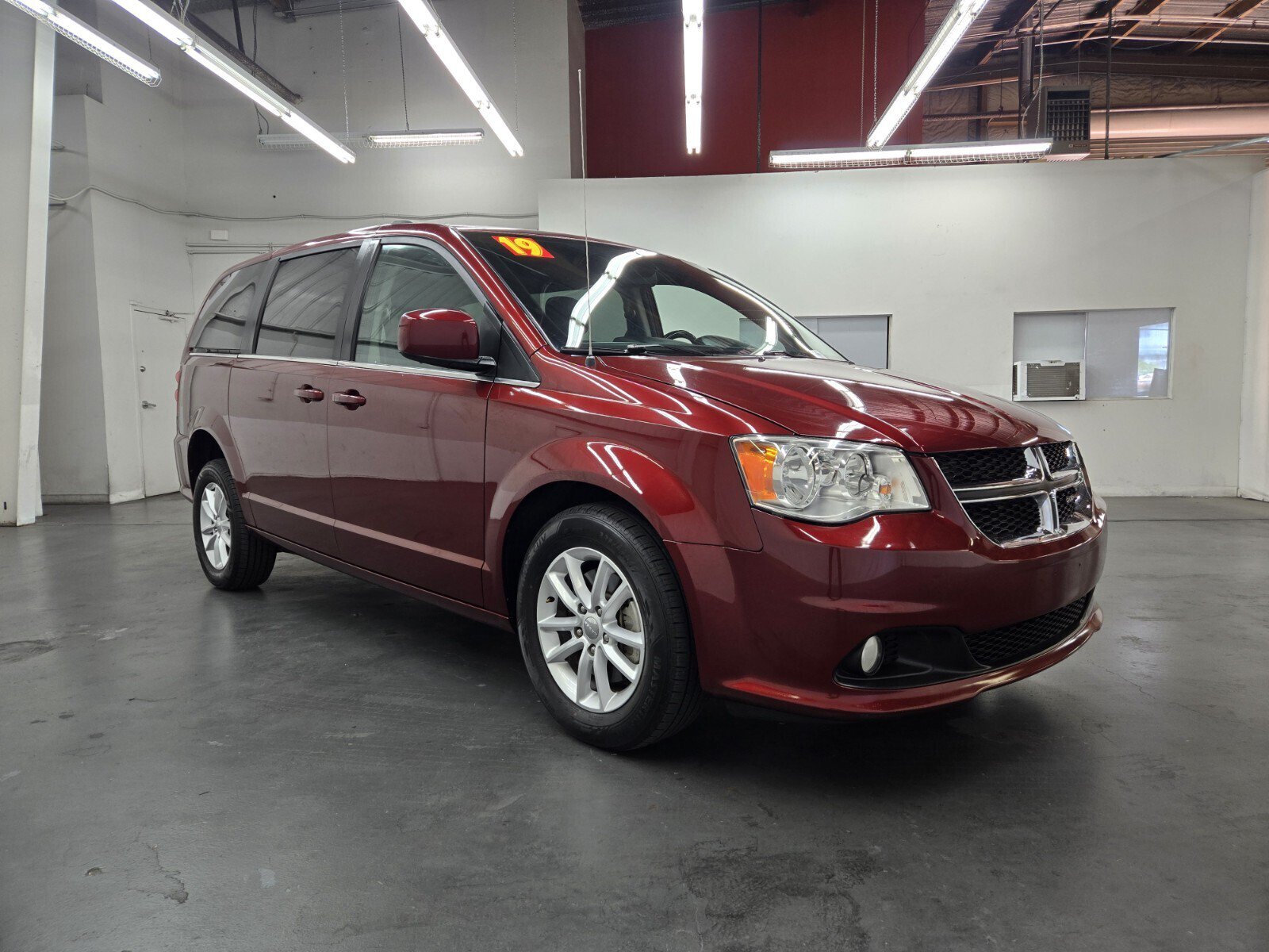 Used 2019 Dodge Grand Caravan SXT FWD image 4