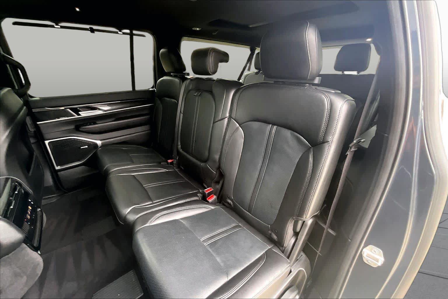 Used 2024 Jeep Wagoneer L 2WD w/ Premium Group I image 17