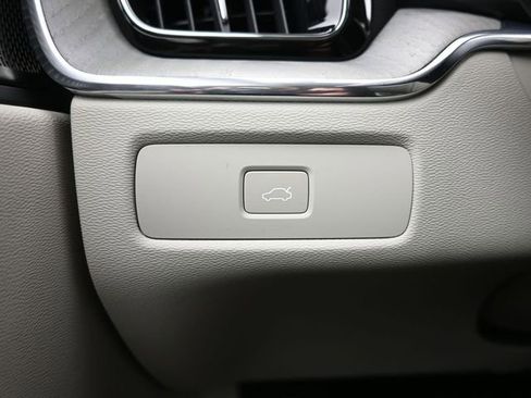 Used 2023 Volvo XC60 B5 Ultimate w/ Protection Package Premier image 26